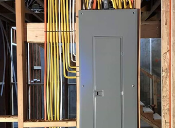 a picture of a circuit breaker